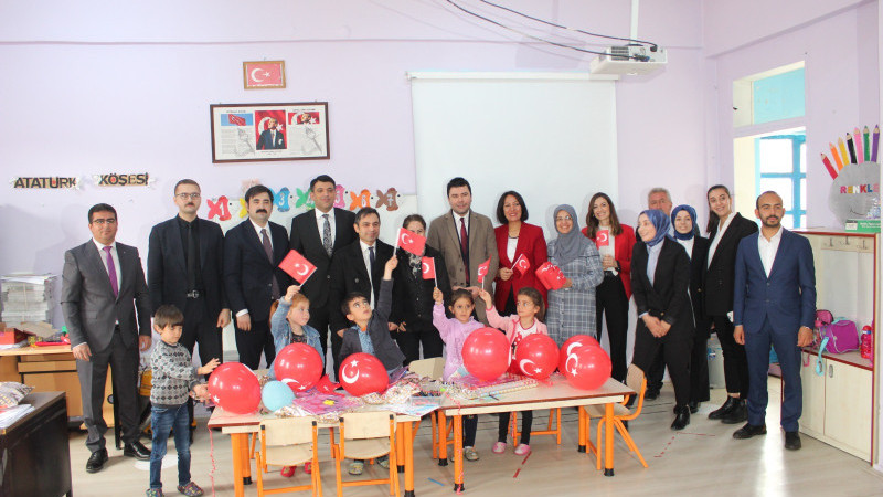 1 BAYRAK, 1 KİTAP, 1 FİDAN PROJESİ