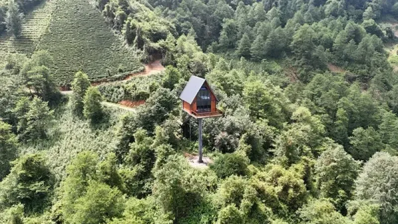 12 Metrelik Direği Dikti Üzerine 70 Metrekarelik 2 Katlı Rüya Bir Ev Kurdu