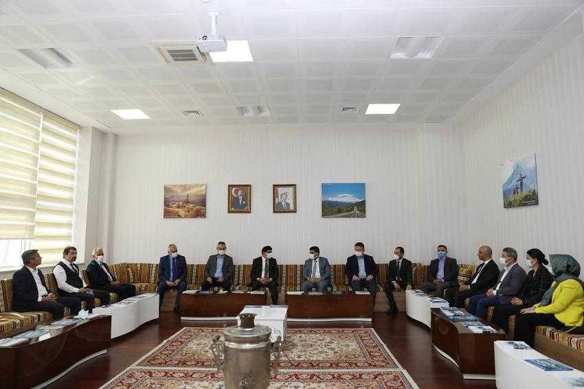 Ak Parti Iğdır İl Başkanı Ali Kemal Ayaz ve Heyeti Rektör ALMA’ya Tebrik Ziyaretinde Bulundu