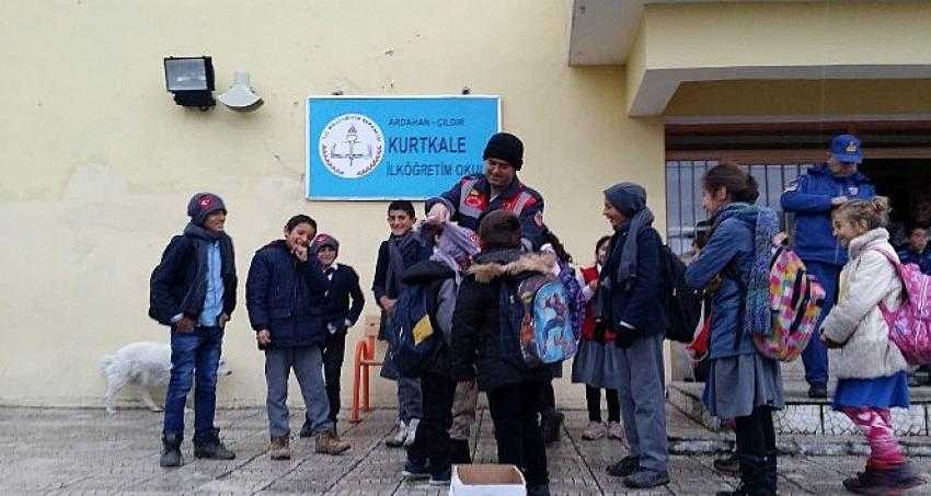 Çocuklar Üşümesin