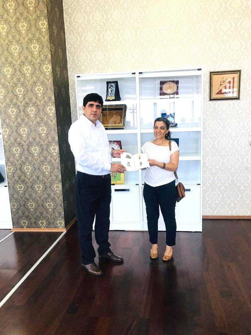 Dr. Öğr. Üyesi Bilcan Gökçe Rektör Alma’ya Kitap Hediye Etti