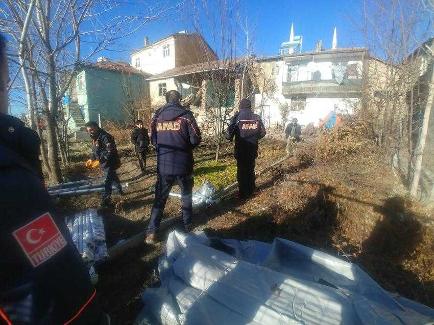 Elazığ’a sevk edilen ekipler canla başla çalışıyor