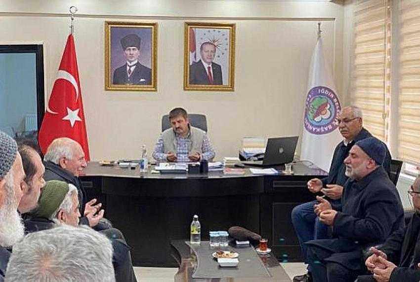 IĞDIR VALİSİNİN GİRİŞİMİYLE HUSUMETLİ İKİ AİLE YILLAR SONRA BARIŞTI