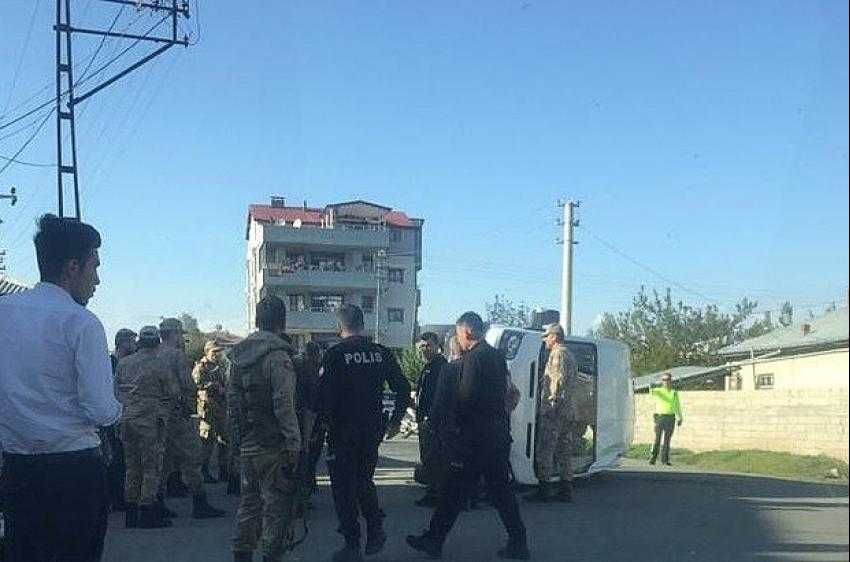Iğdır’da askeri araca tır arkadan çarptı: 10 asker hafif yaralandı