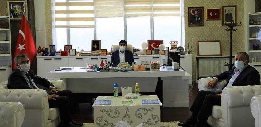 İl Özel İdare Genel Sekreteri Akkuş’tan Rektör Alma’ya Tebrik Ziyareti
