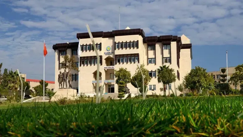 İlahiyat Fakültesi'nde mide bulandıran olay! Öğrenciler suçüstü yakaladı