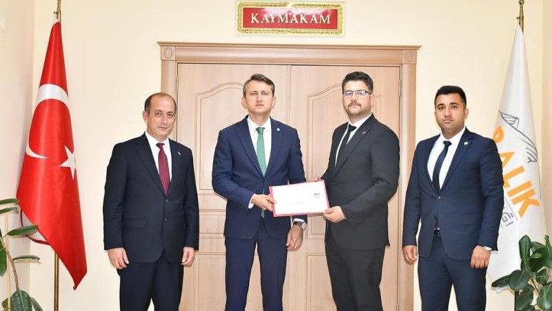 KAYMAKAM ÖZCAN’dan MÜDÜRLERİNE BAŞARI BELGESİ