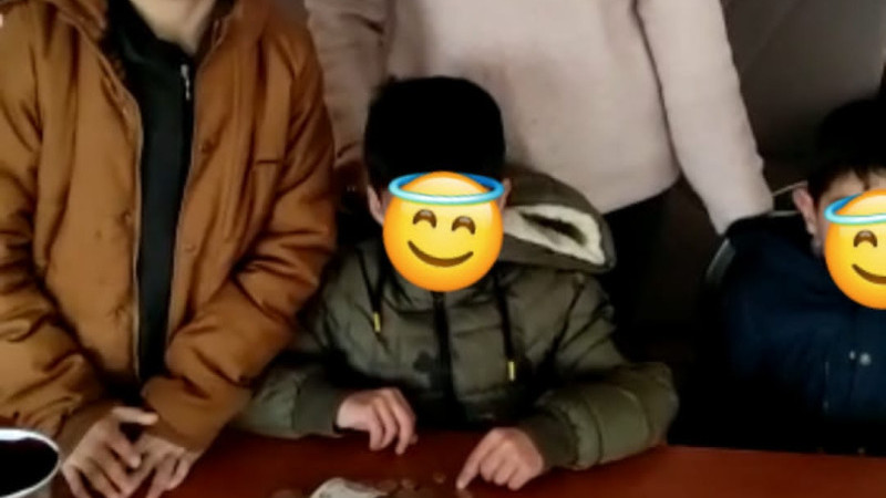 KOCA YÜREKLİ MİNİKLERDEN DUYGULANDIRAN BAĞIŞ