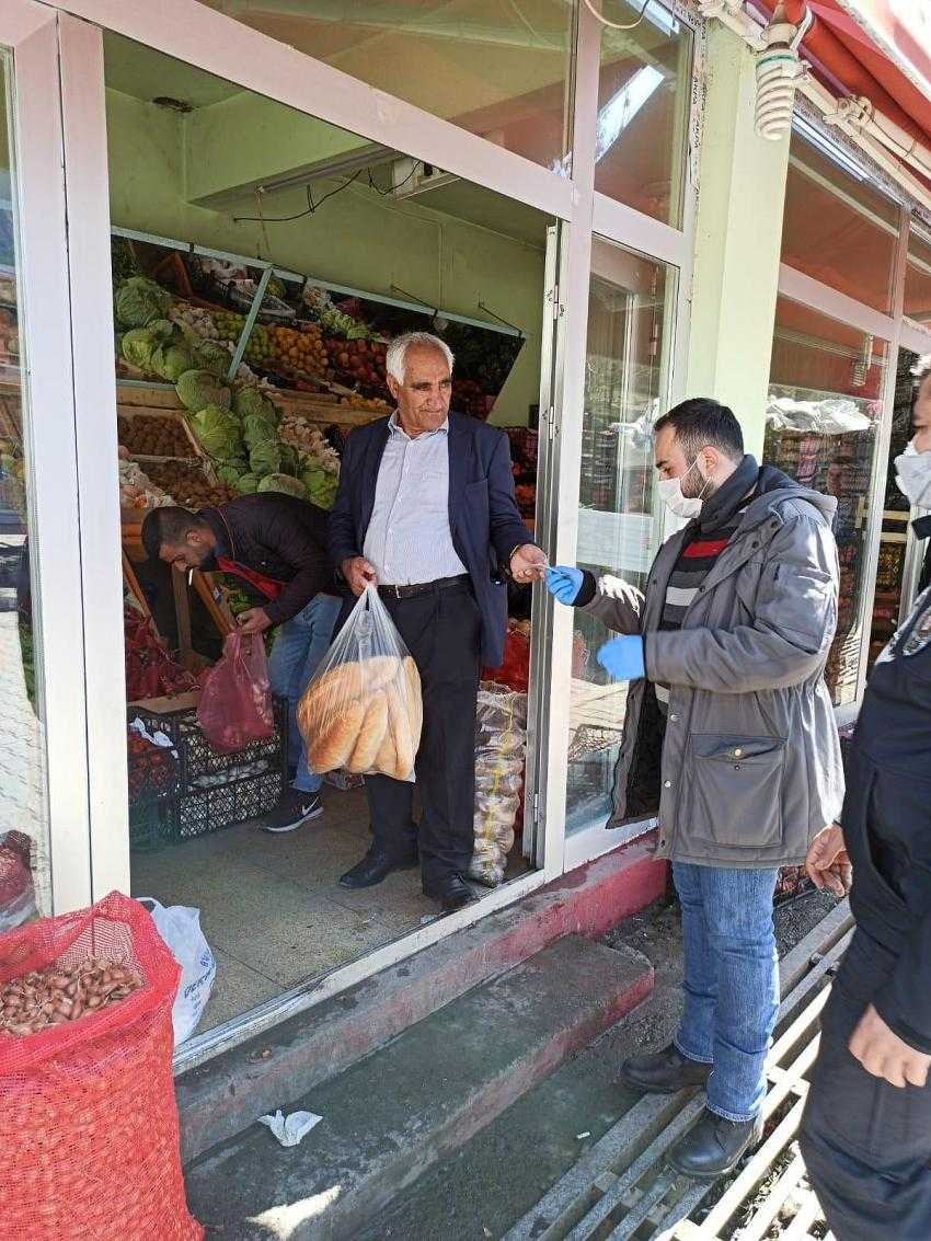 Korona virüs yasağına uymayan 65 yaş üstü 5 kişiye para cezası uygulandı