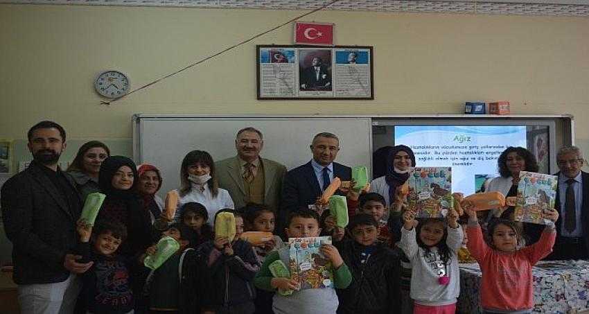 Miniklere ağız ve diş uygulaması