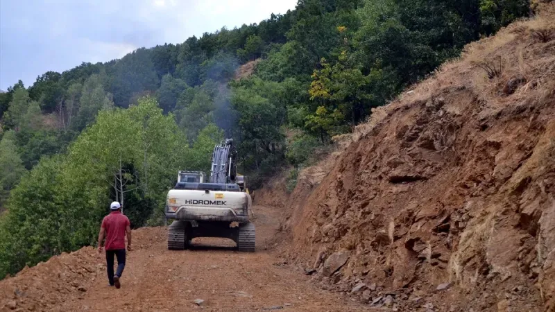Muş'ta terk edilen köylere yol yapım çalışmaları devam ediyor