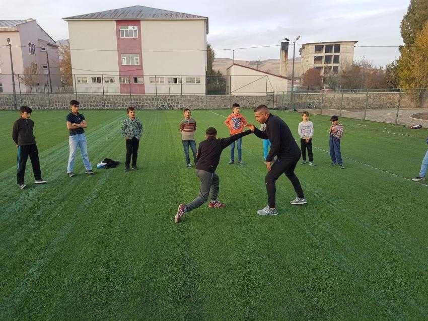 Sarı,Çalışmalarına Bir Yenisini Daha Ekledi