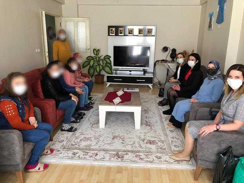 Vali/Belediye Başkan V. H. Engin Sarıibrahim’in eşi Hatice Sarıibrahim Umut Evlerine Ziyarette Bulundu