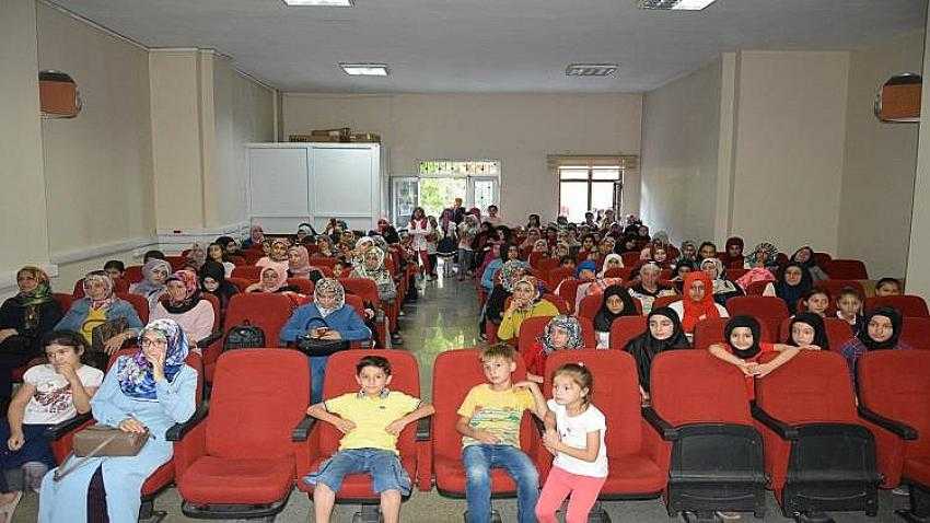 Yaz Kur’an Kursu Öğrencilerinden 15 Temmuz Programı