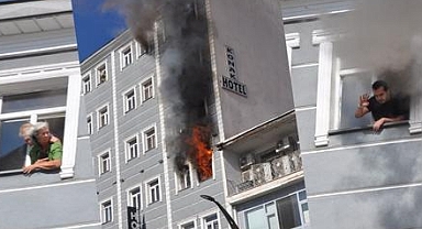 Kars'ta Otelde Korkutan Yangın: Tahliye Çalışmaları Sürüyor