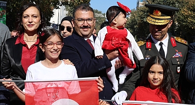 Cumhuriyet, Gençlerimizin İdealleriyle Yükseliyor!