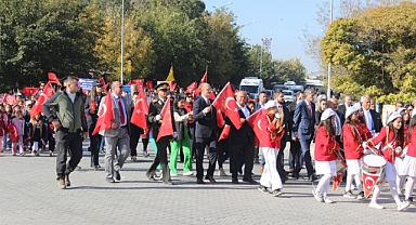 Cumhuriyet İlk Günkü Heyecanla 101 Yaşında!
