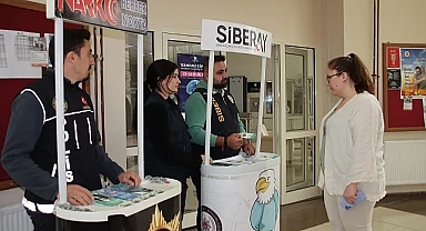 Iğdır’da polisler, üniversite öğrencilerini bilinçlendirme çalışmalarını 