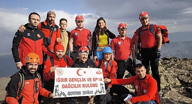 Iğdır'da Zirve Heyecanı: Vali Ercan Turan ve Kurum Amirlerinden Tekelti Dağı Tırmanışı