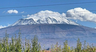 Iğdırlı Amatör Fotoğraf Sanatçısı Asuman Taşbağ’dan Ağrı Dağı’na Anlık Fotoğraf