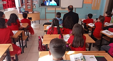 İl Millî Eğitim Müdürü Aziz Gün, Cumhuriyet Haftası Etkinlikleri Kapsamında Öğrencilerle Buluştu