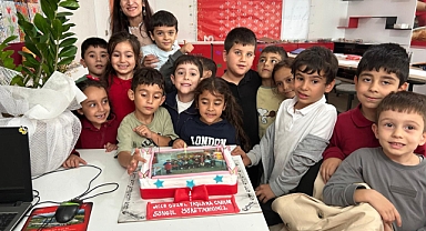 Küçük Öğrencilerden Öğretmenlerine Sıcak Bir Doğum Günü Sürprizi