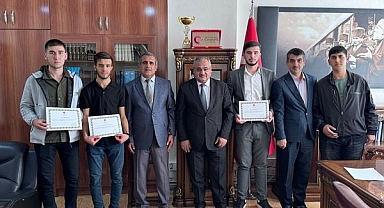 Ramazan Ayında Hatimle Teravih Kıldıran Hafızlara Başarı Belgesi Verildi