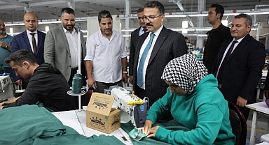 Vali Ercan Turan ve Sanayi Bakan Yardımcısı Oruç Baba İnan'dan Turaç Tekstil'e Ziyaret: Üretim ve İhracat Süreçleri İncelendi