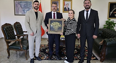 Vali Ercan Turan, Yeşilay Başkanı Adem Çakmak ve Heyetini Makamında Ağırladı