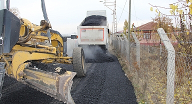 Iğdır’da Köy Yollarında Asfaltlama Çalışmaları Tüm Hızıyla Devam Ediyor