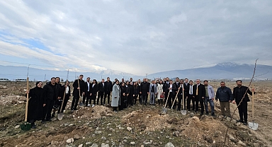 Iğdır’da Öğretmenler Günü’ne Anlam Katan Etkinlik: Fidanlar Geleceğe Kök Salıyor