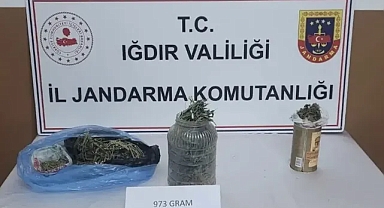 Iğdır’da Uyuşturucu Operasyonu: 2 Şüpheli Gözaltında, 973 Gram Esrar Ele Geçirildi