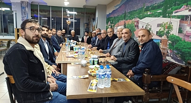 Iğdır Tuzluca’da Barış Yemeği: İmam ve Çocuklar, Mağdur ile El Sıkıştı
