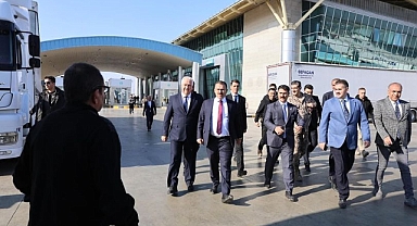 Iğdır Valisi Ercan Turan Gümrük Kapısında Tır Şoförlerini Dinledi
