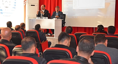 İl Millî Eğitim Müdürü Aziz Gün, Ortaokul Müdürleri ile Eğitim Toplantısında Bir Araya Geldi