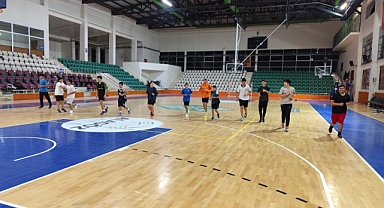 Kazım Karabekir Spor Salonu'nda Basketbol Heyecanı Devam Ediyor!