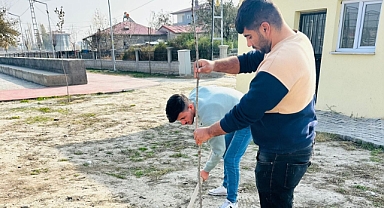 Milli Ağaçlandırma Günü’nde Emek Spor Salonu Personeli Fidan Dikimi Yaptı