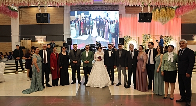 Vali Ercan Turan ve Eşi Nilüfer Baykal Turan’dan Genç Çifte Ömür Boyu Mutluluk Dileği