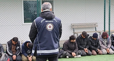 Amasya’da Minibüsle Kaçak Göç Taşıyan İki Organizasyon Şüphelisi Yakalandı