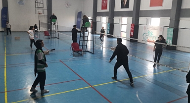 Gençler Badminton Müsabakaları Başladı!