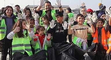 Iğdır Barosu'ndan Çevreye Örnek Destek: Emek Parkı Temizlendi