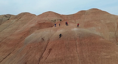 Iğdır'ın Gökkuşağı Tepeleri Dağcıların Yeni Rotası Oldu
