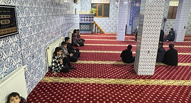 İğdır Merkez Camii'nde Çocuk Safları Şenlendiriyor: Her Cumartesi Sabah Namazı Programı