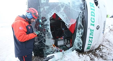 IĞDIR OTOBÜSÜ KAZA YAPTI: 23 YARALI