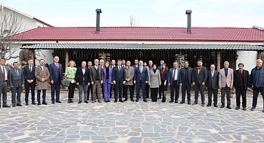 Vali Ercan Turan Başkanlığında İl Özel İdaresi 2025 Bütçe ve Çalışma Değerlendirme Toplantısı