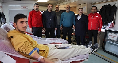 Vali Ercan Turan’dan Türk Kızılay Kan Bağışı Aracına Anlamlı Ziyaret
