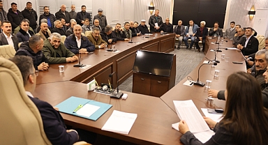 Vali Ercan Turan Muhtarlarla Bir Araya Geldi: Çipli Kimlik Kartı Dönüşümü Masaya Yatırıldı