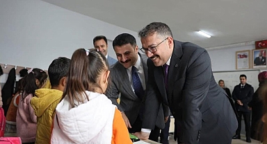 Yukarı Çamurlu İlk ve Ortaokuluna Yeni Kütüphane Kazandırıldı