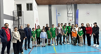 Iğdır'da Genç Badmintonculara Ödülleri Takdim Edildi
