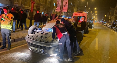 Iğdır’da Trafik Kazası: Kontrolden Çıkan Araç Park Halindeki Araca Çarptı